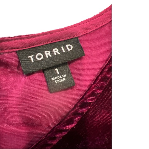 Torrid burgandy velvet top size 1 - Picture 3 of 6